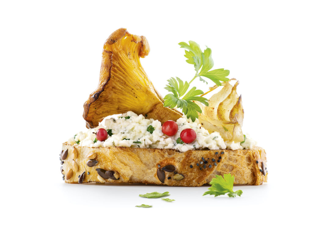 CROSTINIS BOURSIN AIL & FINES HERBES ET CHANTERELLES