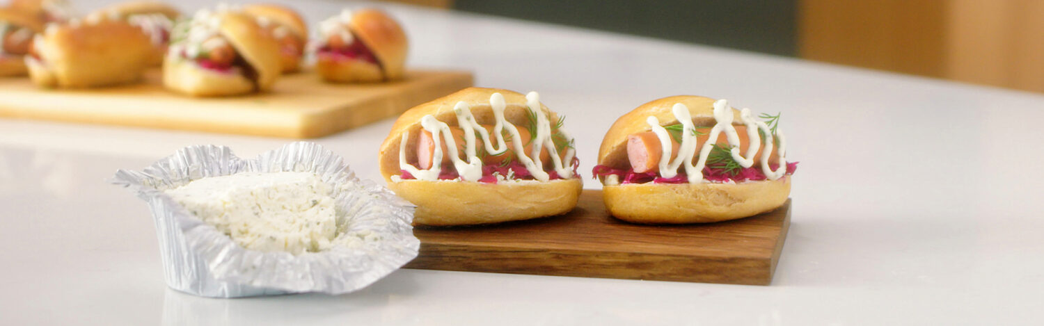 Mini hot-dogs avec sauce au Boursin®